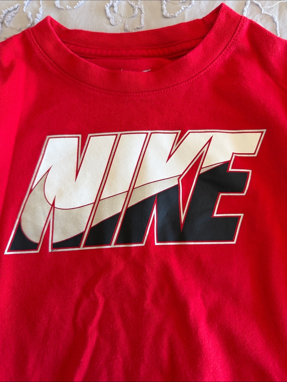 Nike Boys Red Long Sleeve Graphic Logo Tee T-Shirt Top Size 5 (4-5 Yrs) - Picture 3 of 9